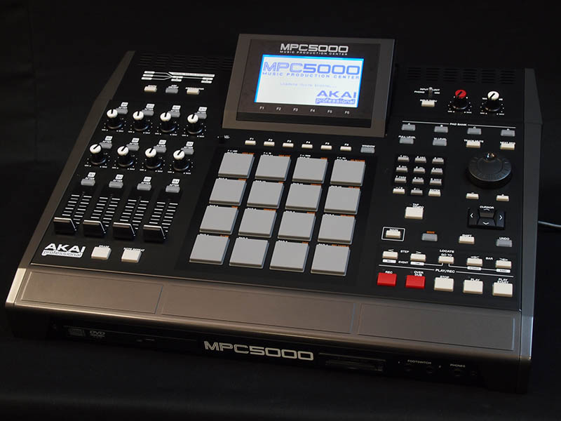 MPCシリーズ初のシンセ音源、ハードディスクレコーダを搭載したMPC