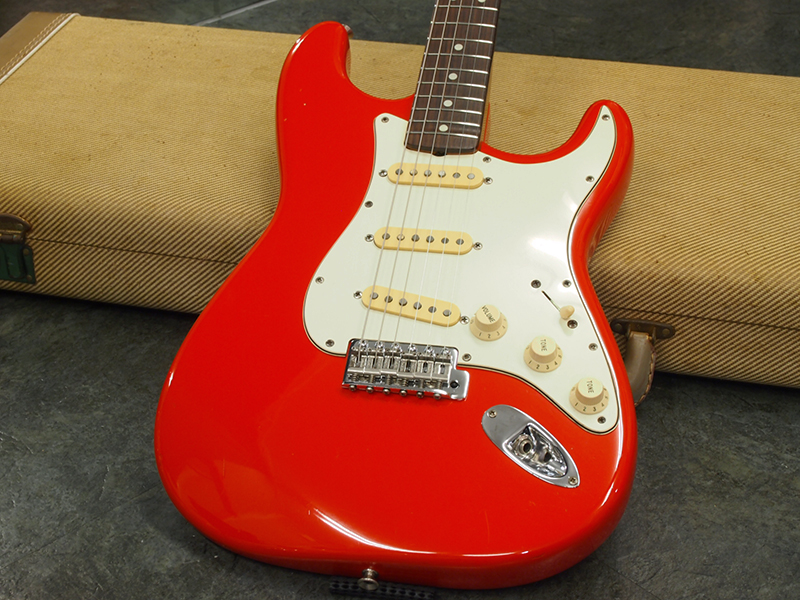 リフィニッシュの1988年製 Fender USA Vintage Series '62 