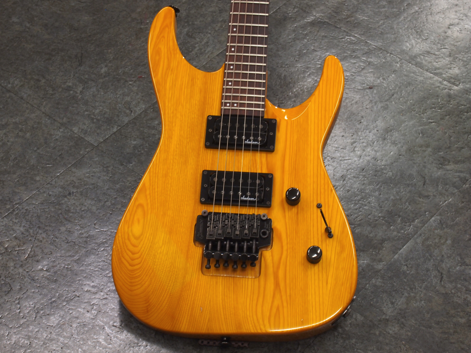 Charvel SDK-085-HH NAT 税込販売価格 ￥48,000- 中古 小ぶりなボディでプレイヤビリティの高いSDK-085-HHの中古品が入荷!!  « 浜松の中古楽器の買取＆販売 ギターとリペア(修理)の事ならソニックス